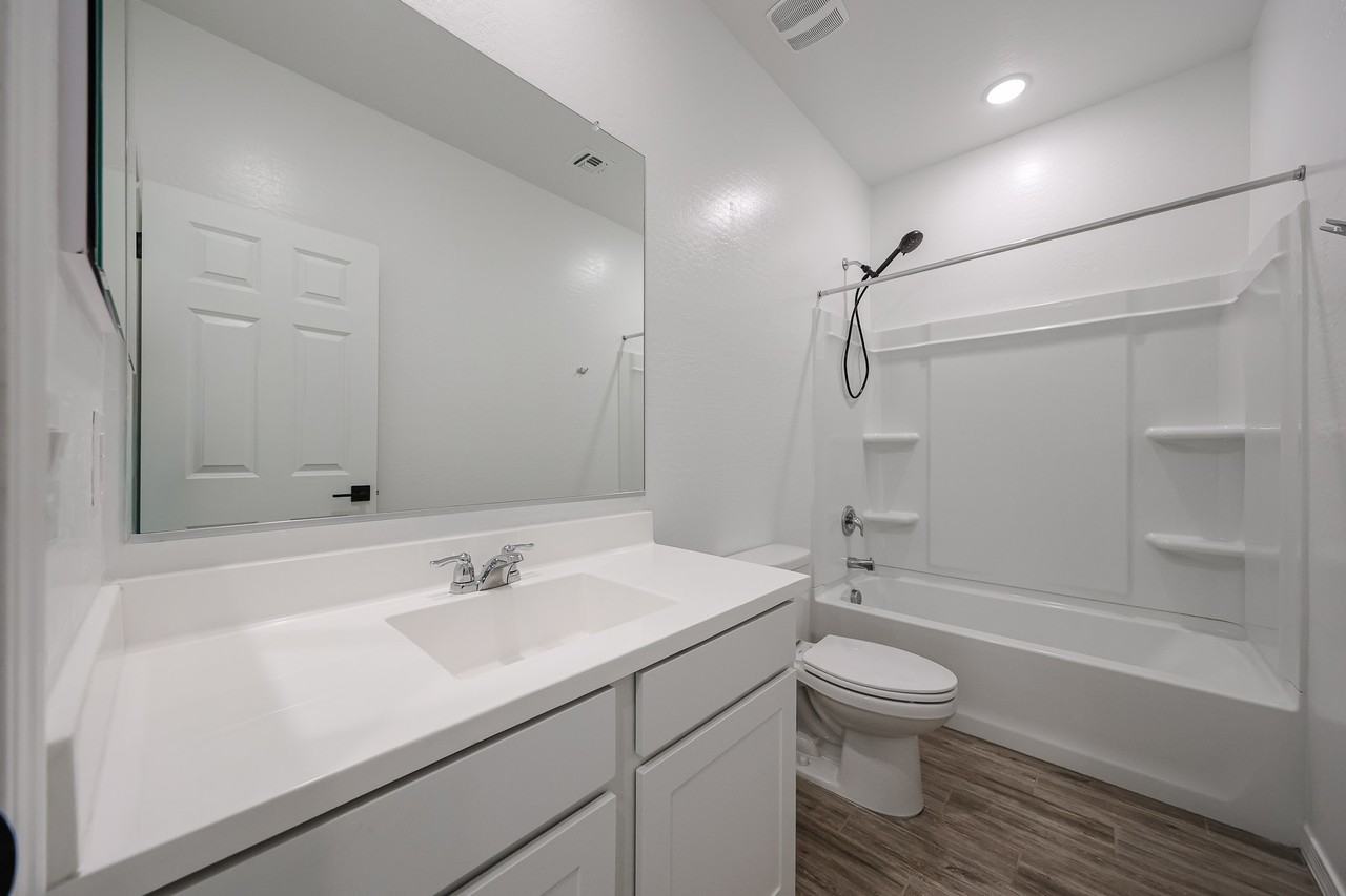 5528 W Mcneil St - Photo 7 of 42