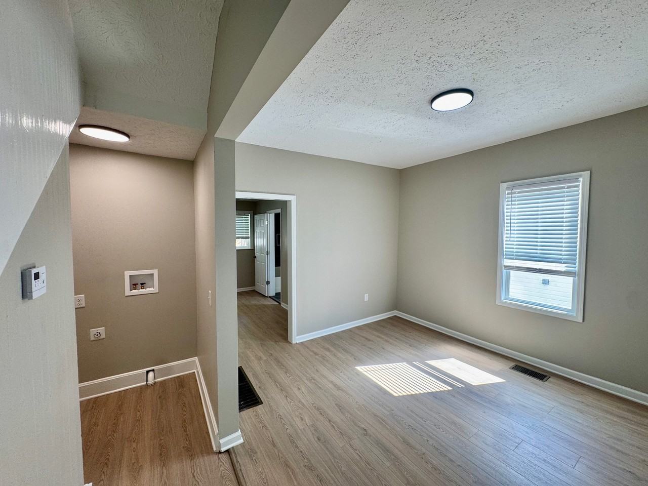 1023 Lincoln Ave - Photo 5 of 25