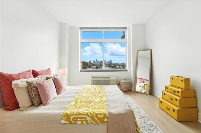 1400 Hudson St - Photo 5 of 20