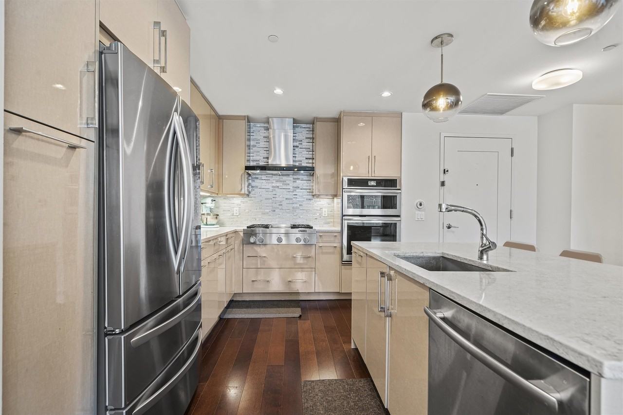 150 Henley Pl - Photo 4 of 18