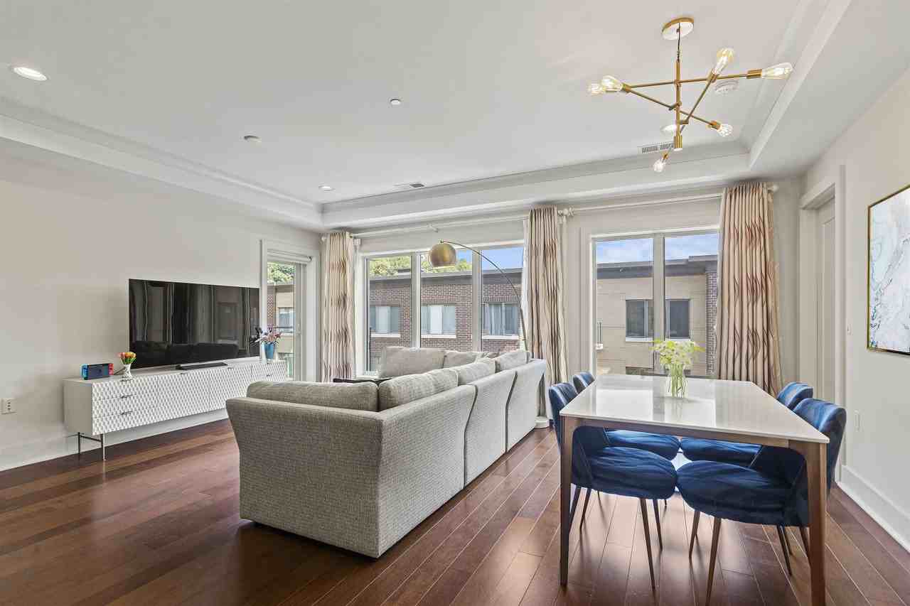 150 Henley Pl - Photo 6 of 18