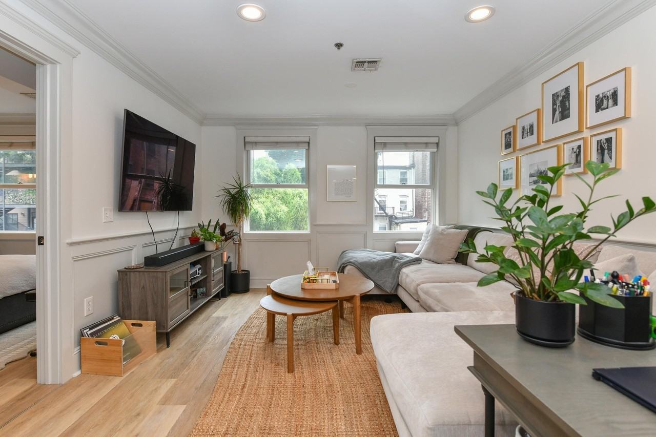 219 Willow Ave - Photo 4 of 13