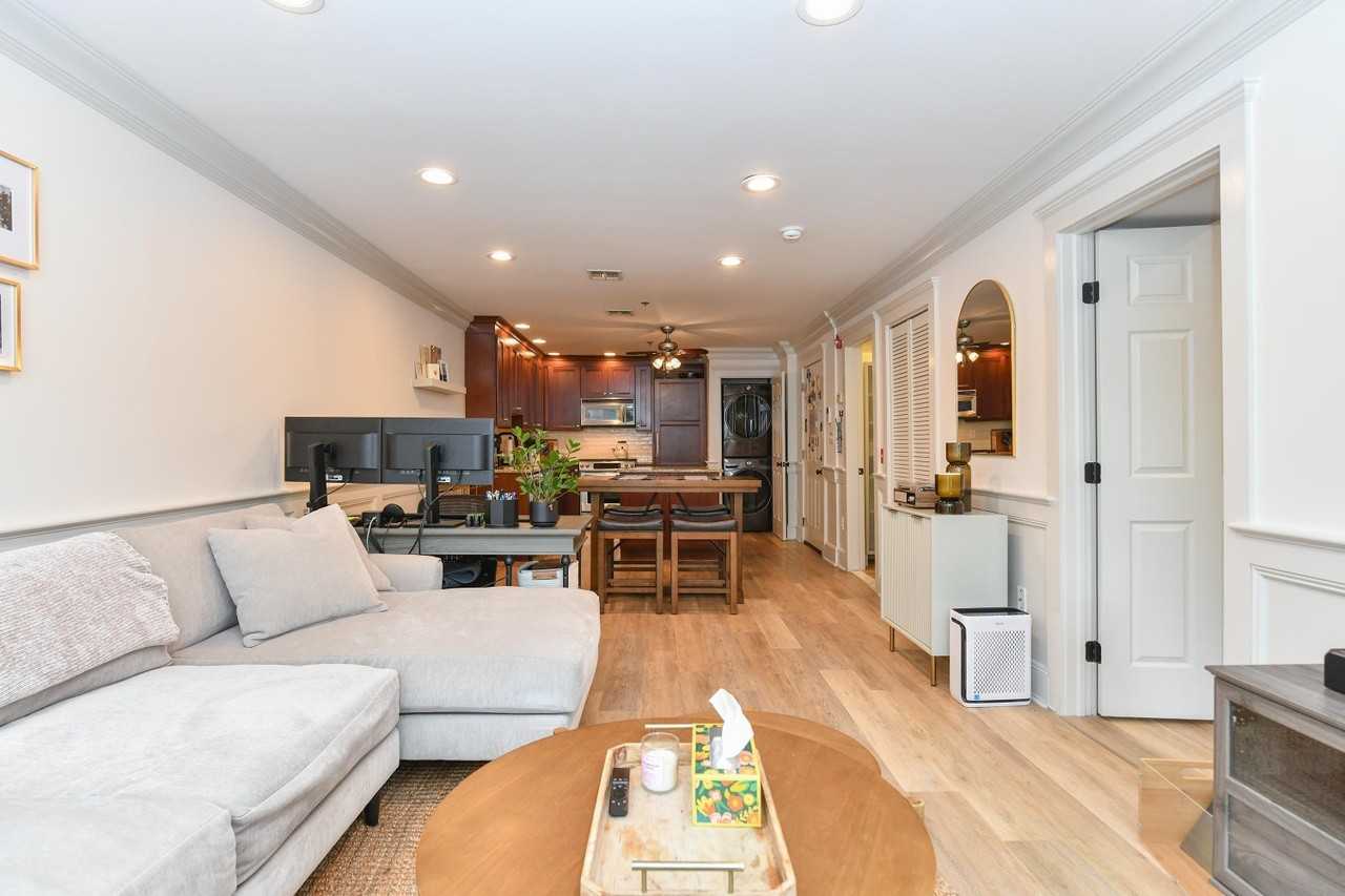 219 Willow Ave - Photo 5 of 13