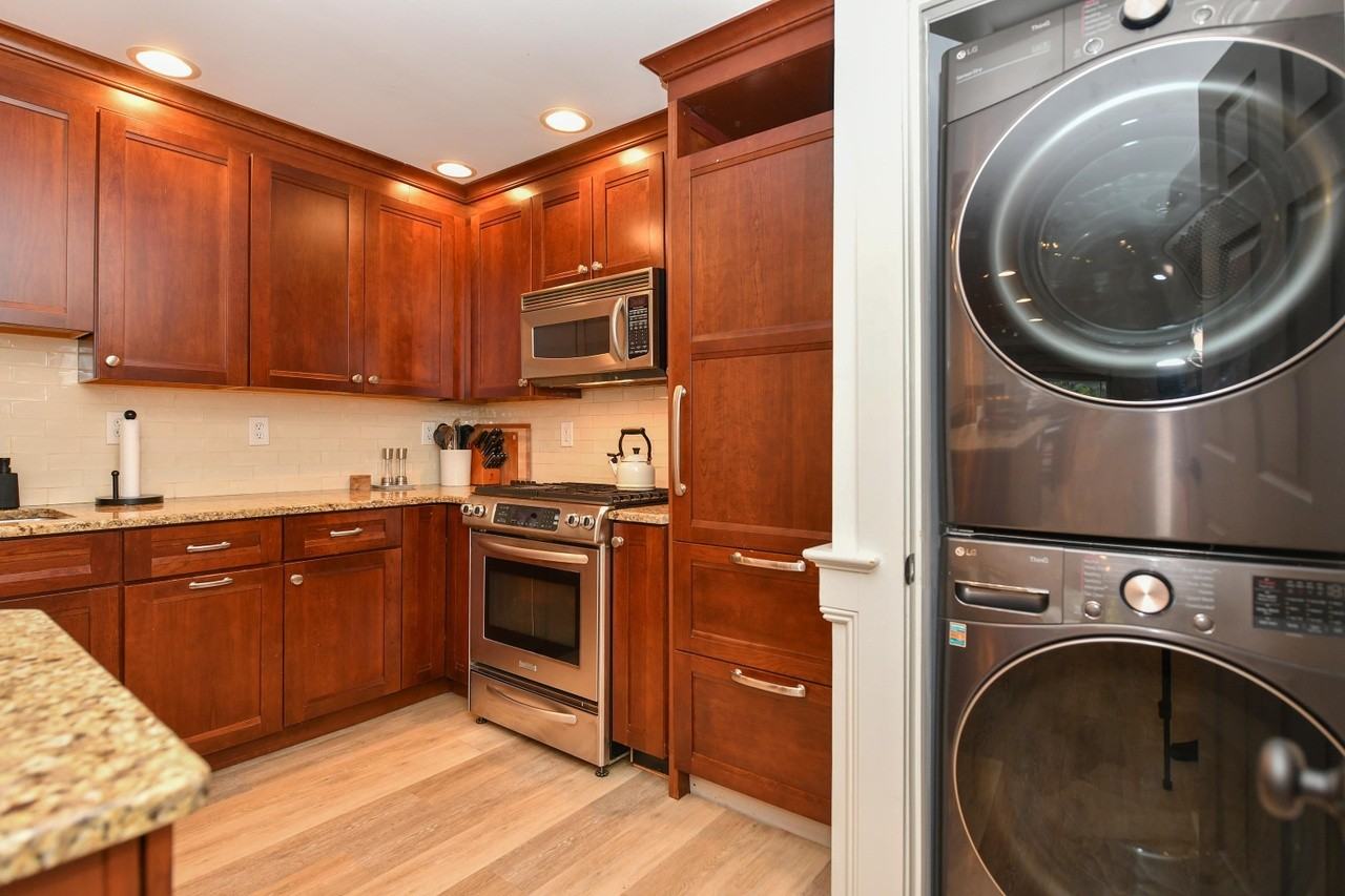 219 Willow Ave - Photo 6 of 13