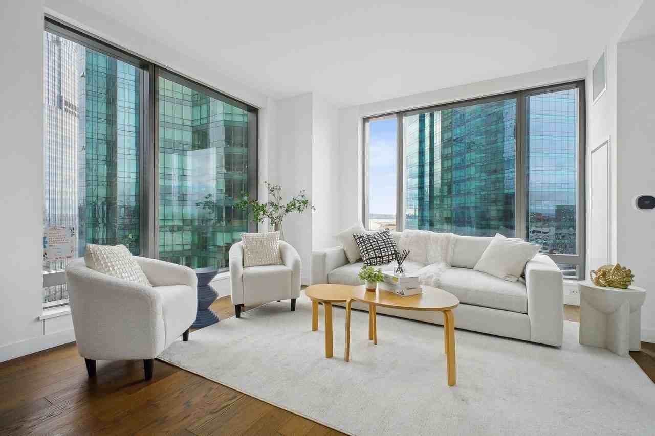 99 Hudson St - Photo 4 of 14