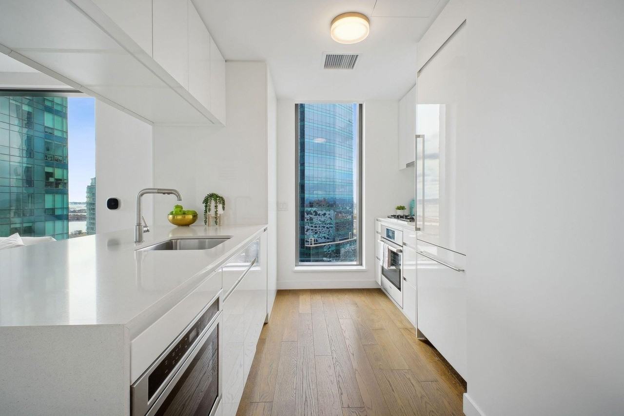 99 Hudson St - Photo 7 of 14