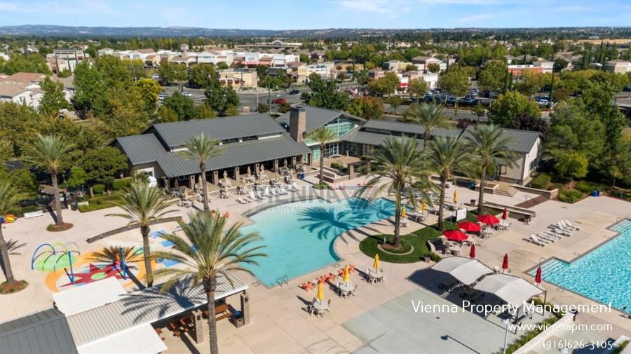 829 Courtyards Loop - Photo 2 of 44