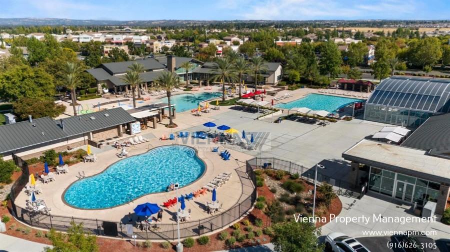 829 Courtyards Loop - Photo 4 of 44