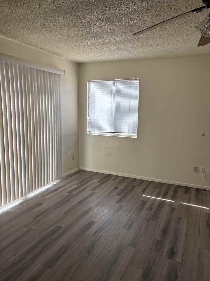 7215 W Vogel Ave - Photo 4 of 5