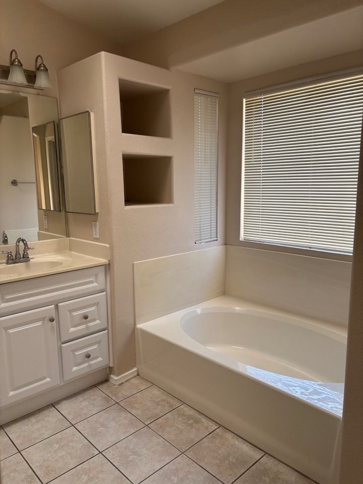 4814 W Ponderosa Ln - Photo 3 of 7