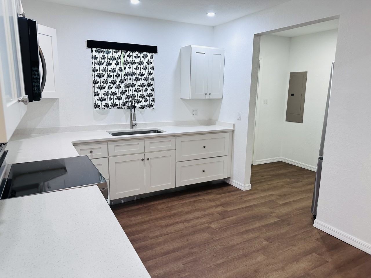 329 Ne 2nd St #NA - Photo 3 of 27