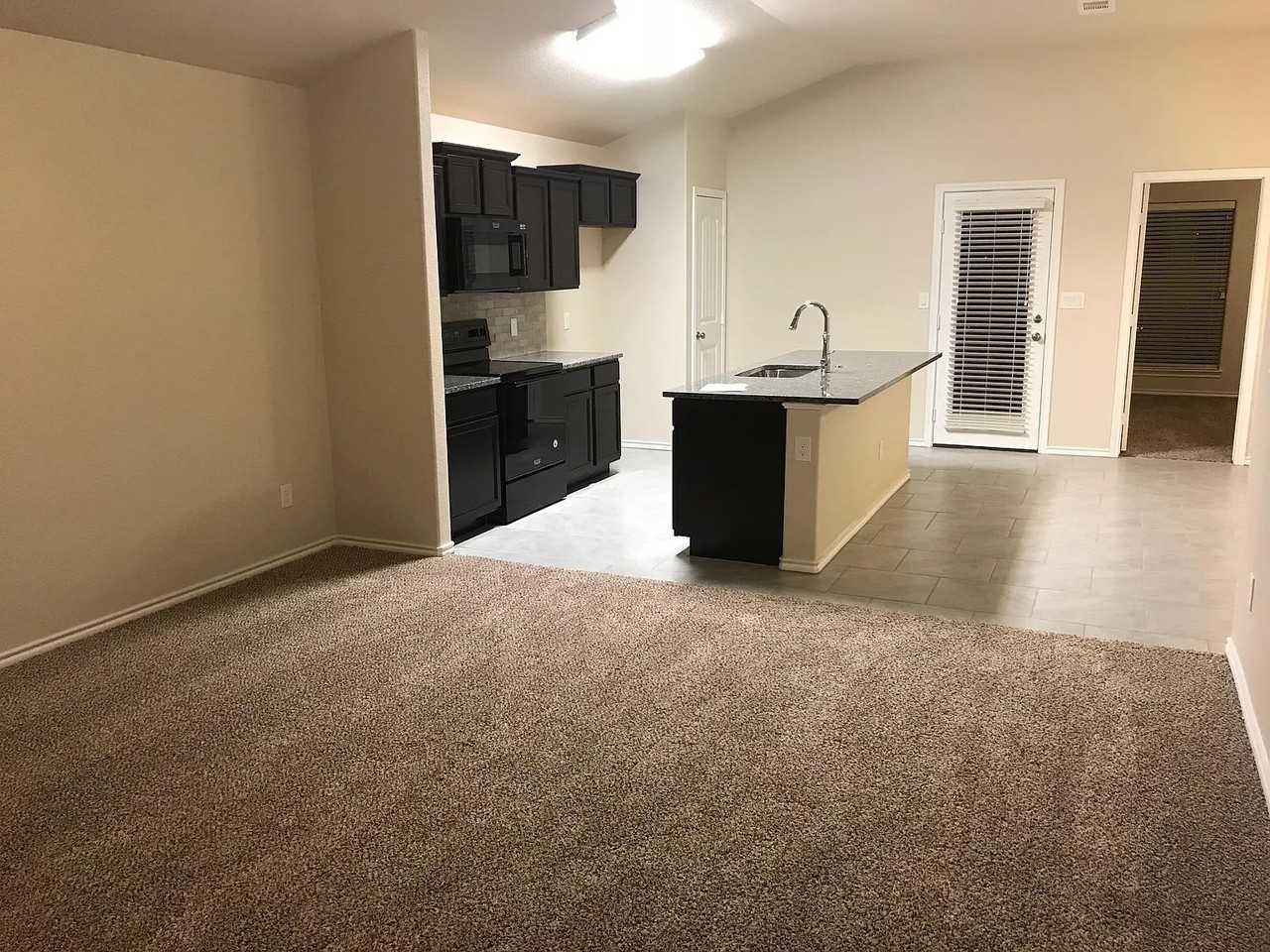 918 E 90th St #NA - Photo 2 of 8