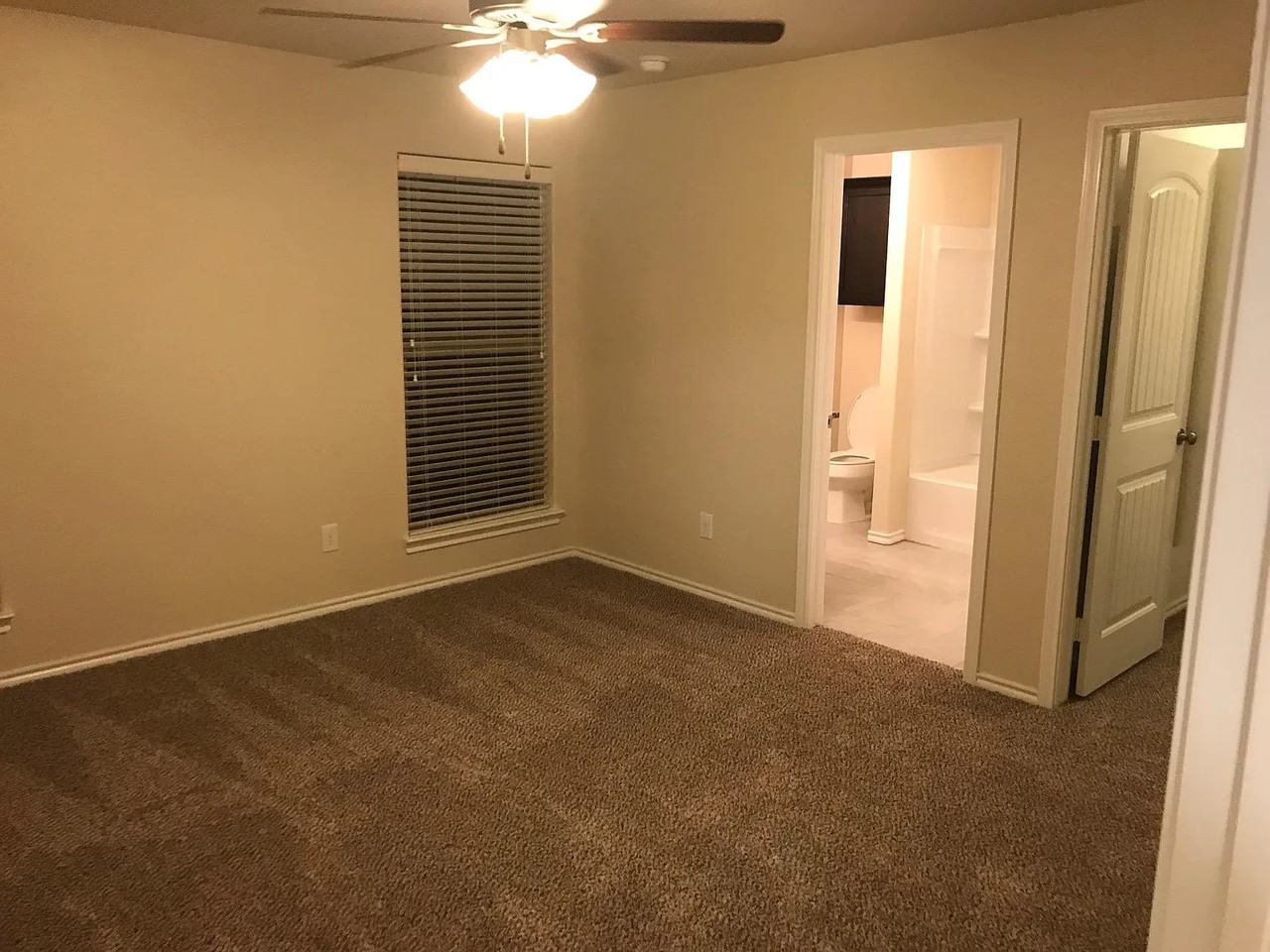 918 E 90th St #NA - Photo 4 of 8