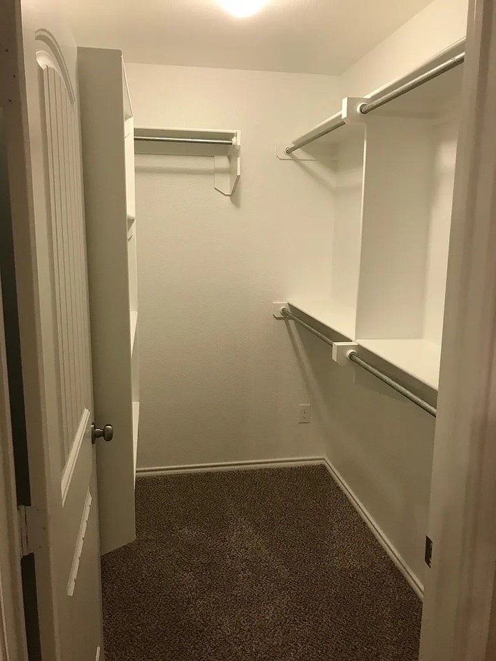 918 E 90th St #NA - Photo 7 of 8