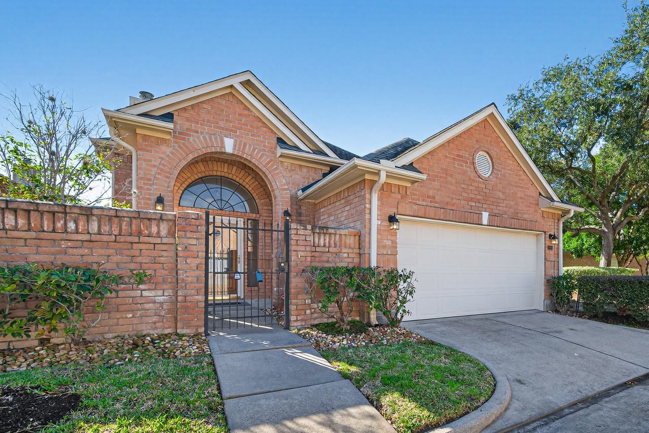 8023 Oakwood Hollow St - Photo 3 of 50