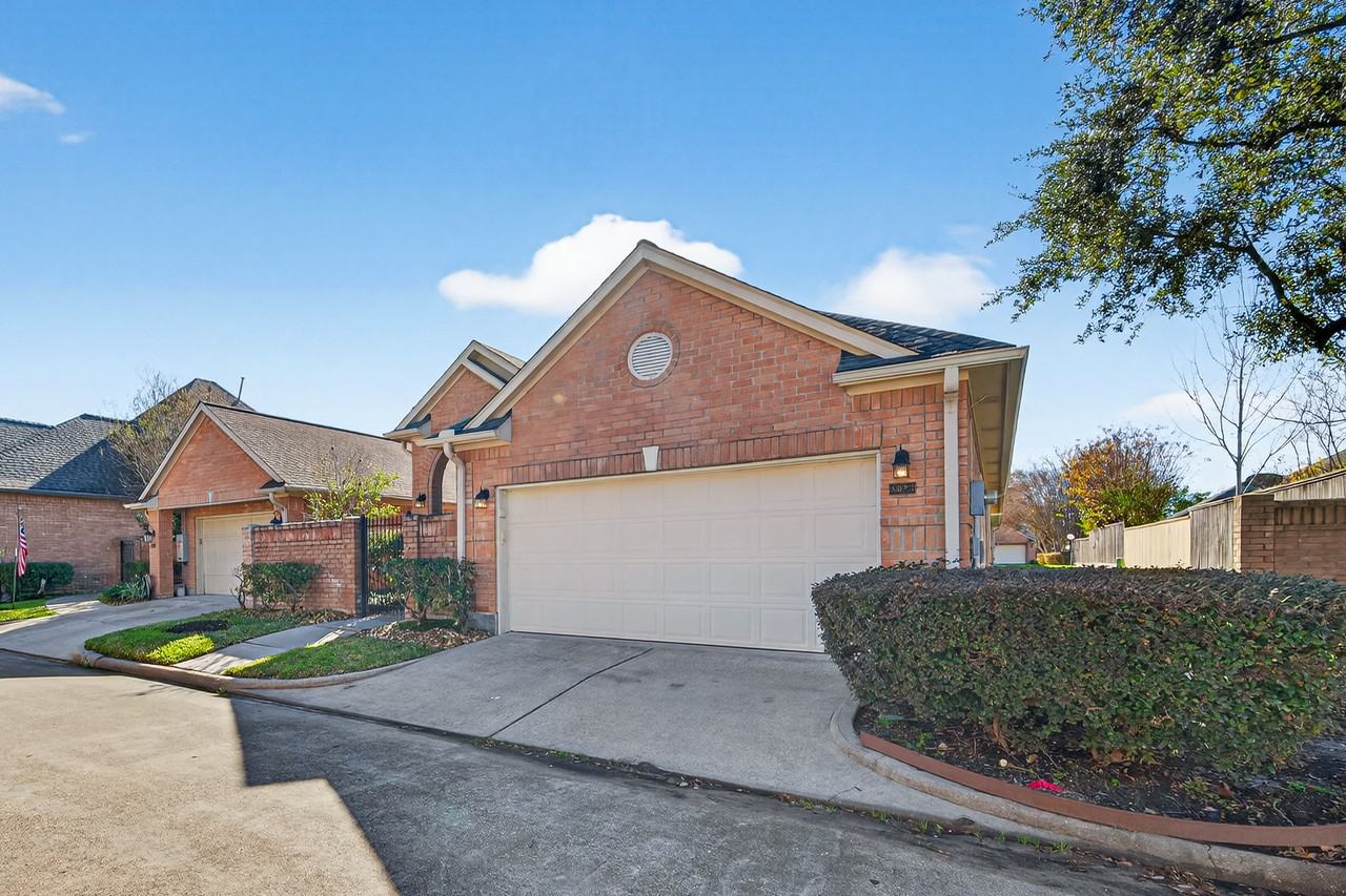 8023 Oakwood Hollow St - Photo 5 of 50