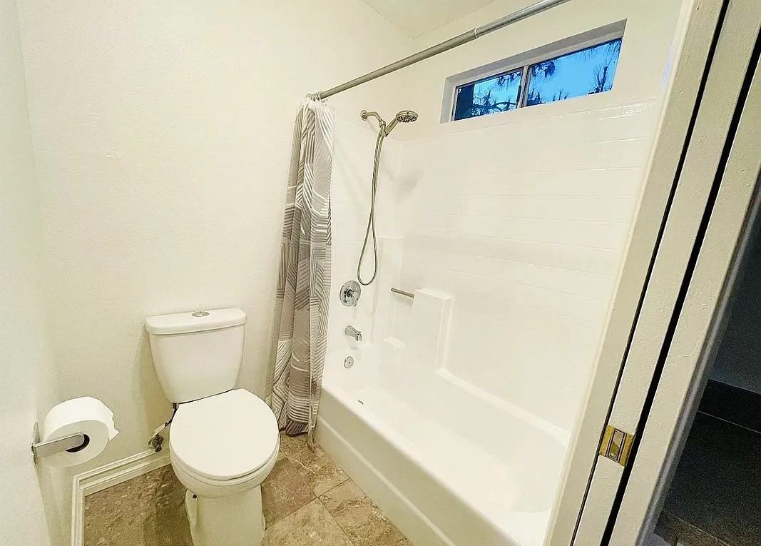 2005 Lakeridge Cir - Photo 2 of 8