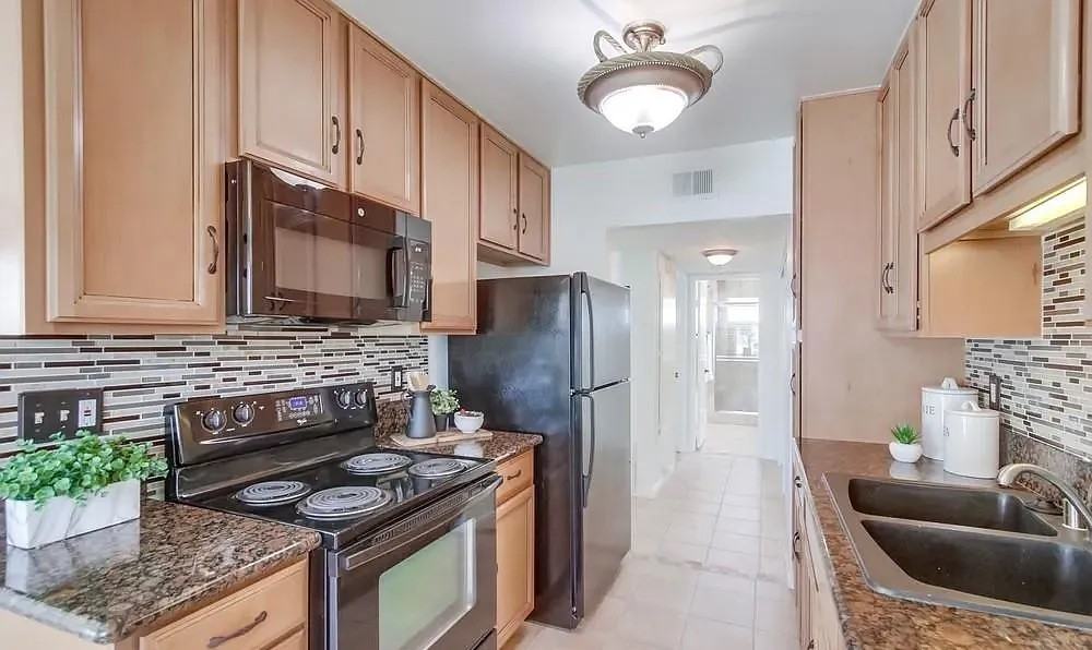 450 W Vermont Ave - Photo 5 of 7