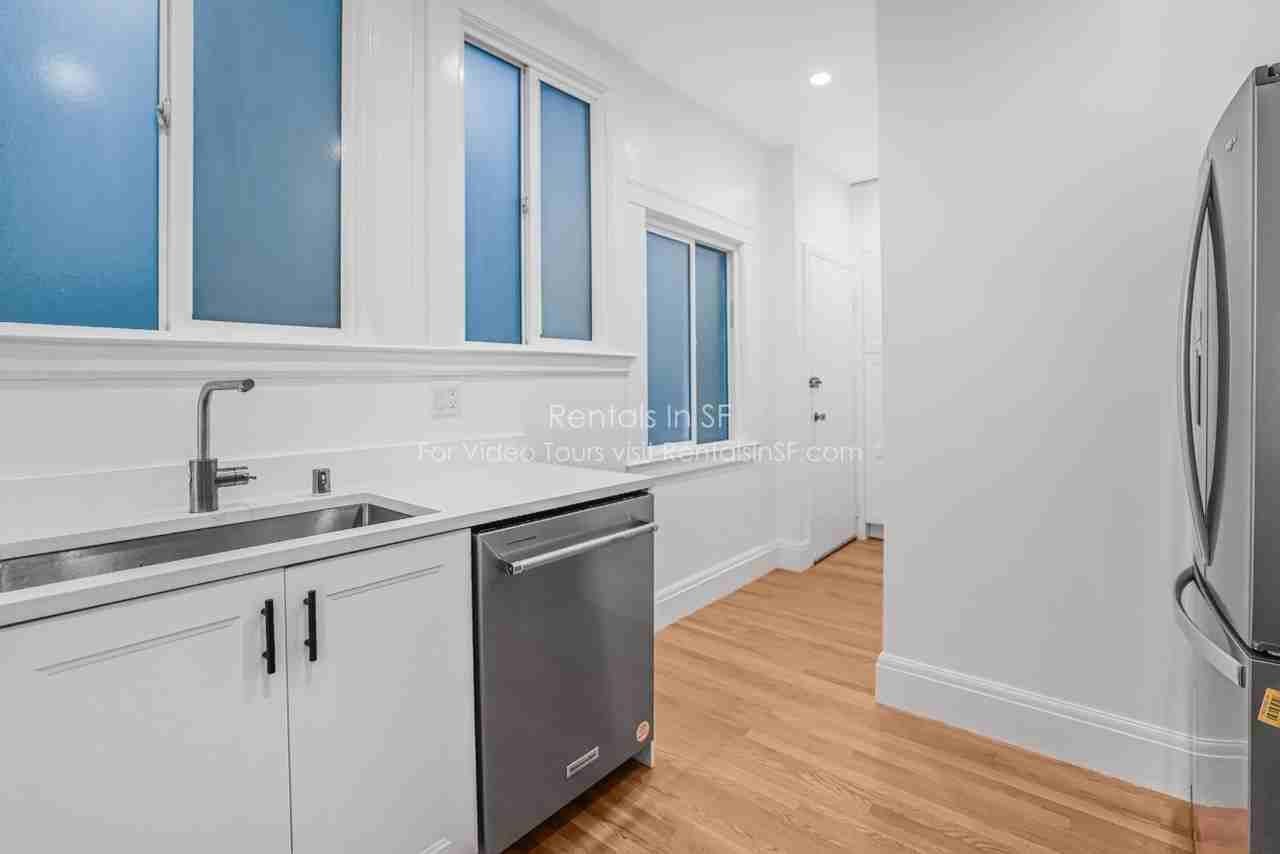 669 7th Ave - Photo 4 of 22