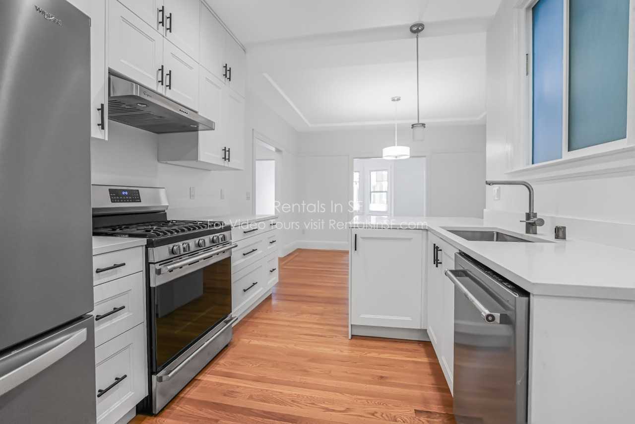 669 7th Ave - Photo 5 of 22