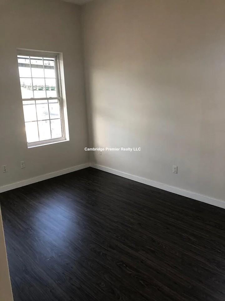 Williams St #3R - Photo 3 of 12