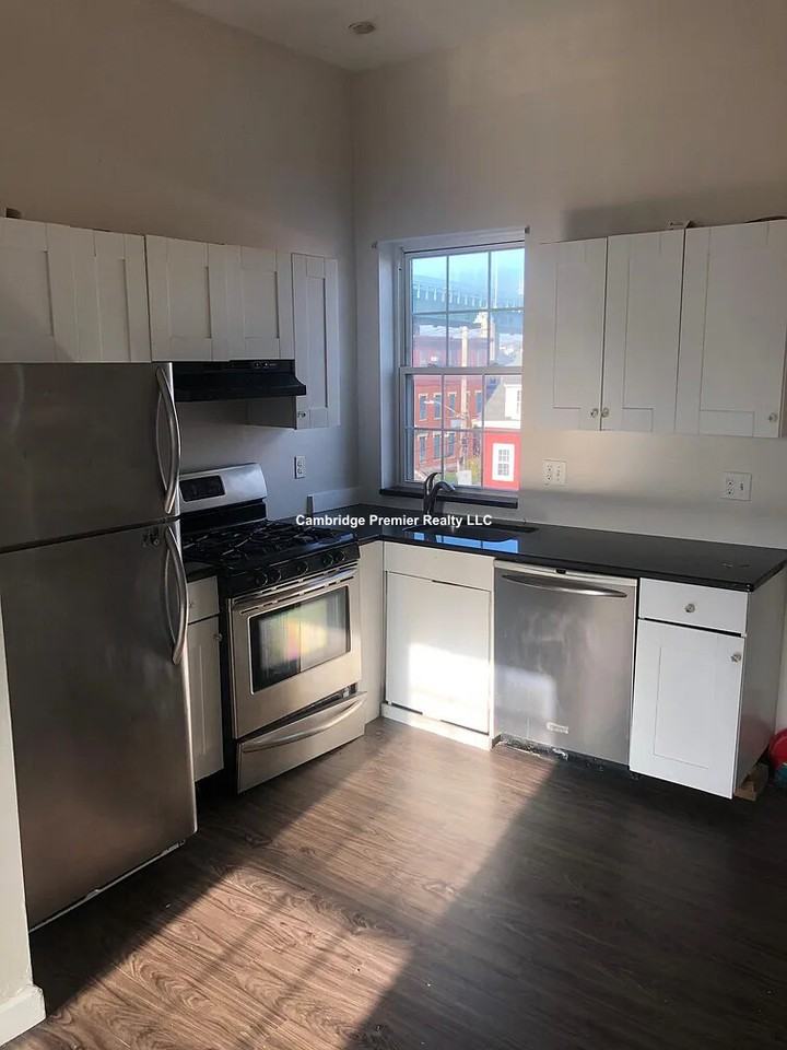 Williams St #3R - Photo 6 of 12