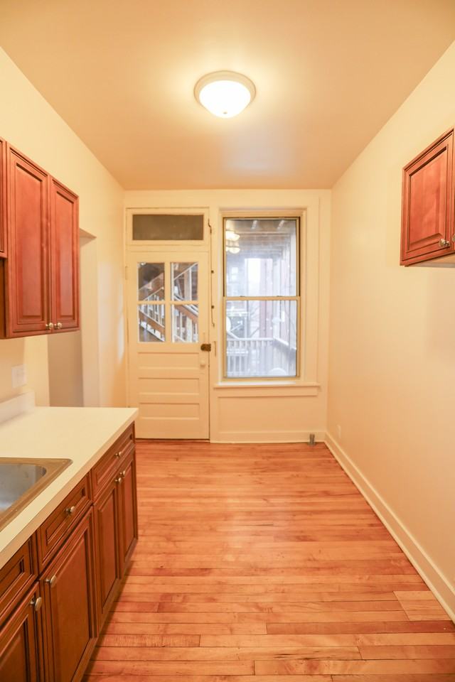 1209 W Waveland Ave #2 - Photo 6 of 13