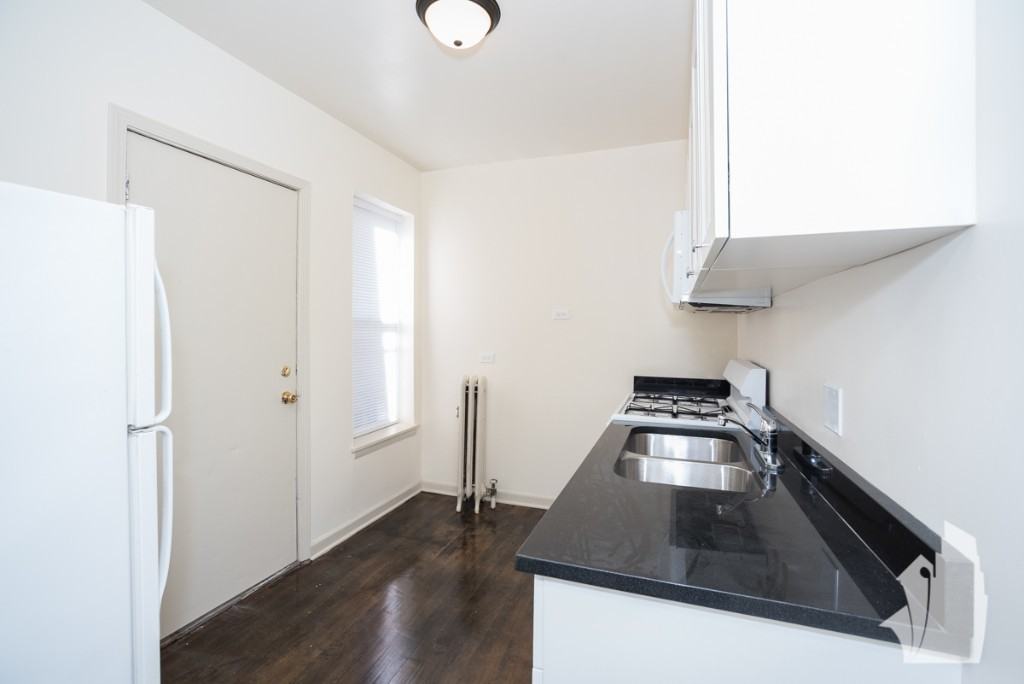 5736 North Winthrop Avenue #303 - Photo 3 of 8