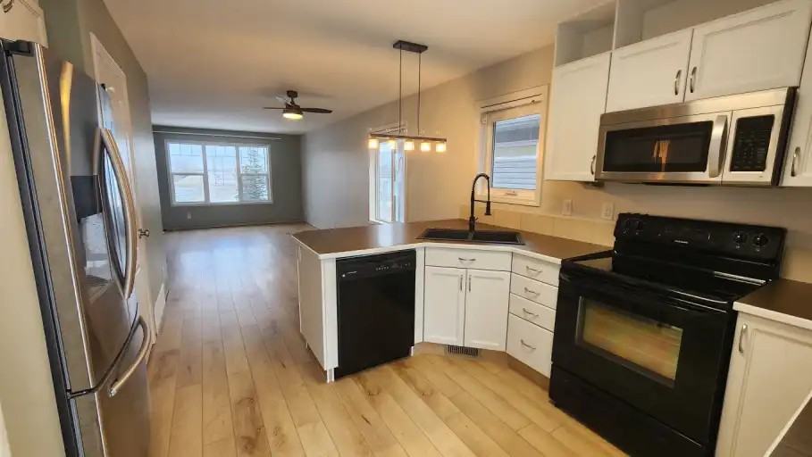 42 Cedar Sq - Photo 2 of 19