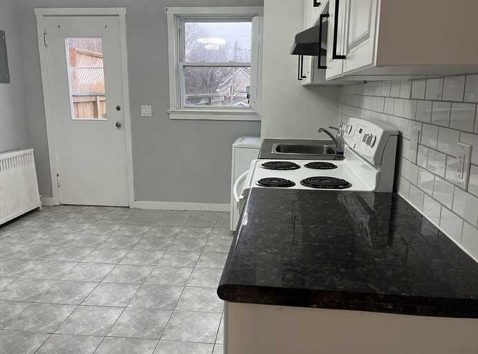 149 Clarence St - Photo 2 of 13