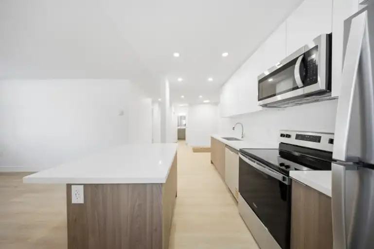 25 Downes Ave - Photo 3 of 15