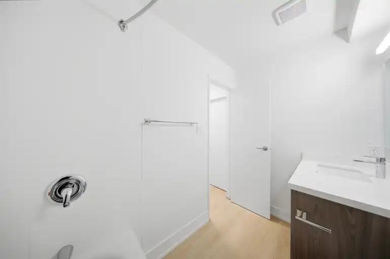 25 Downes Ave - Photo 7 of 15