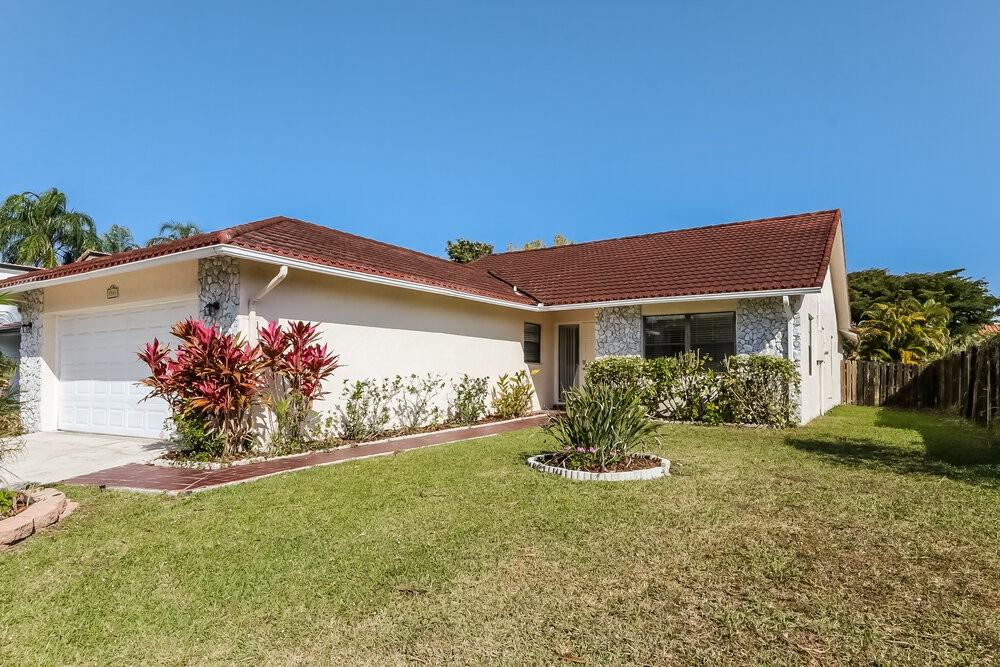 7584 Silver Woods Ct - Photo 3 of 15