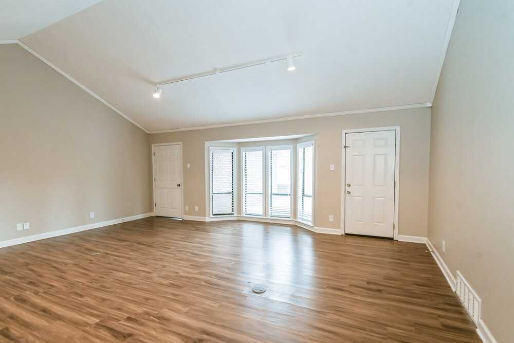 5481 Raleigh Lagrange Rd - Photo 3 of 25