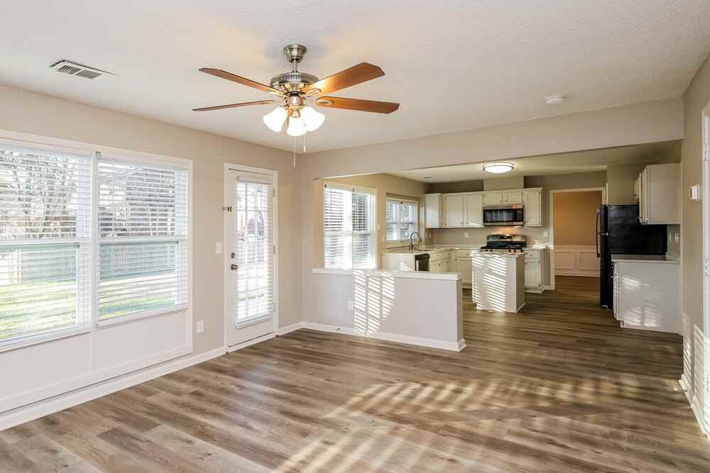 4150 Ancroft Cir - Photo 5 of 17