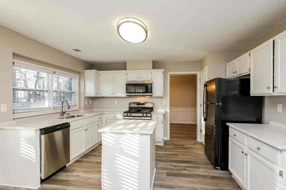 4150 Ancroft Cir - Photo 6 of 17