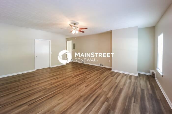 6049 Radford Dr - Photo 3 of 16