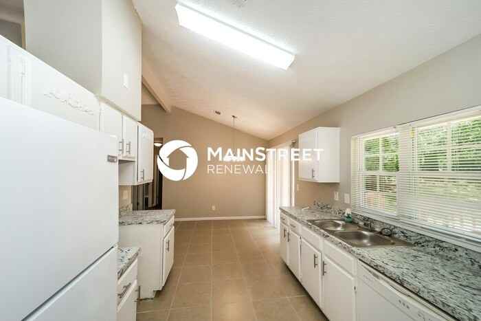 6373 Valley Dale Dr - Photo 4 of 16