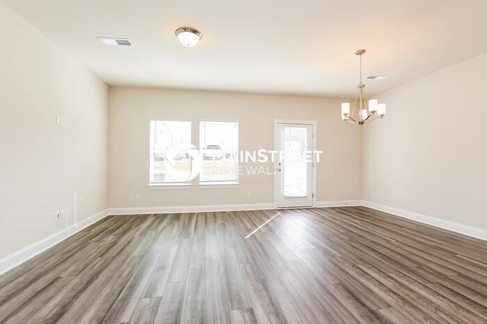 728 Prairie View Dr - Photo 5 of 17