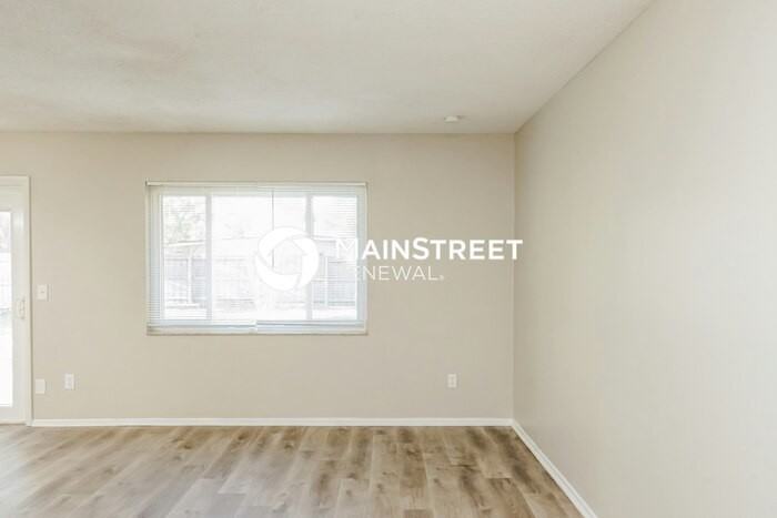 913 Redwood Ct - Photo 4 of 16