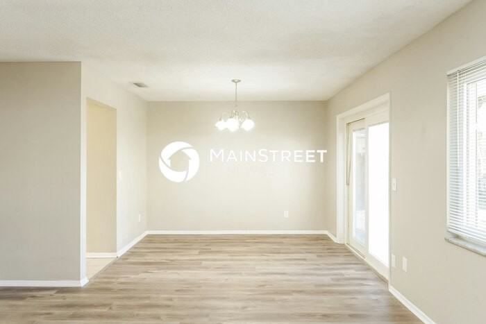 913 Redwood Ct - Photo 5 of 16