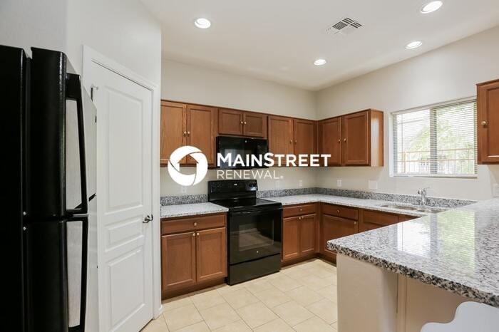 9548 E Bramble Ave - Photo 7 of 17