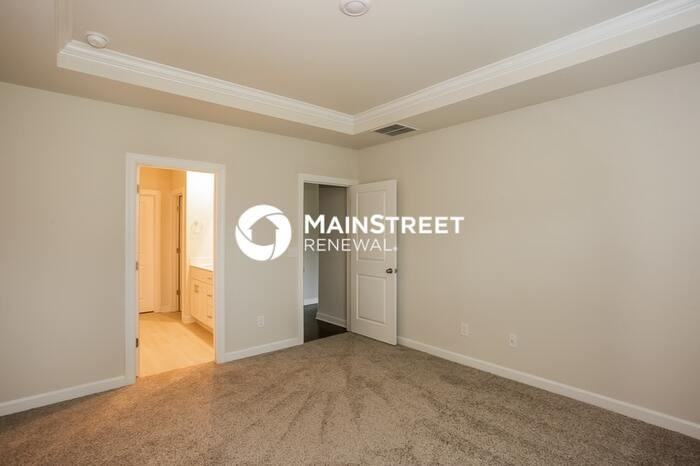 4015 Honey Locust Dr - Photo 7 of 15