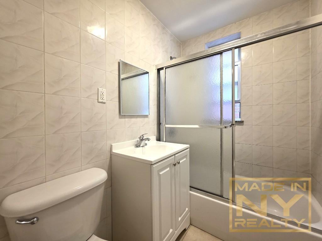 2255 33rd St #2A - Photo 6 of 8