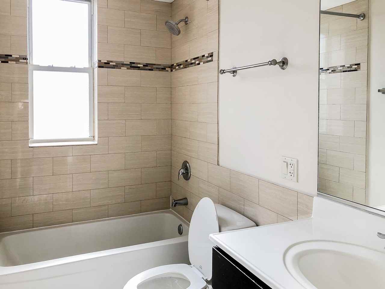 859 West Cornelia Avenue #3w - Photo 7 of 8