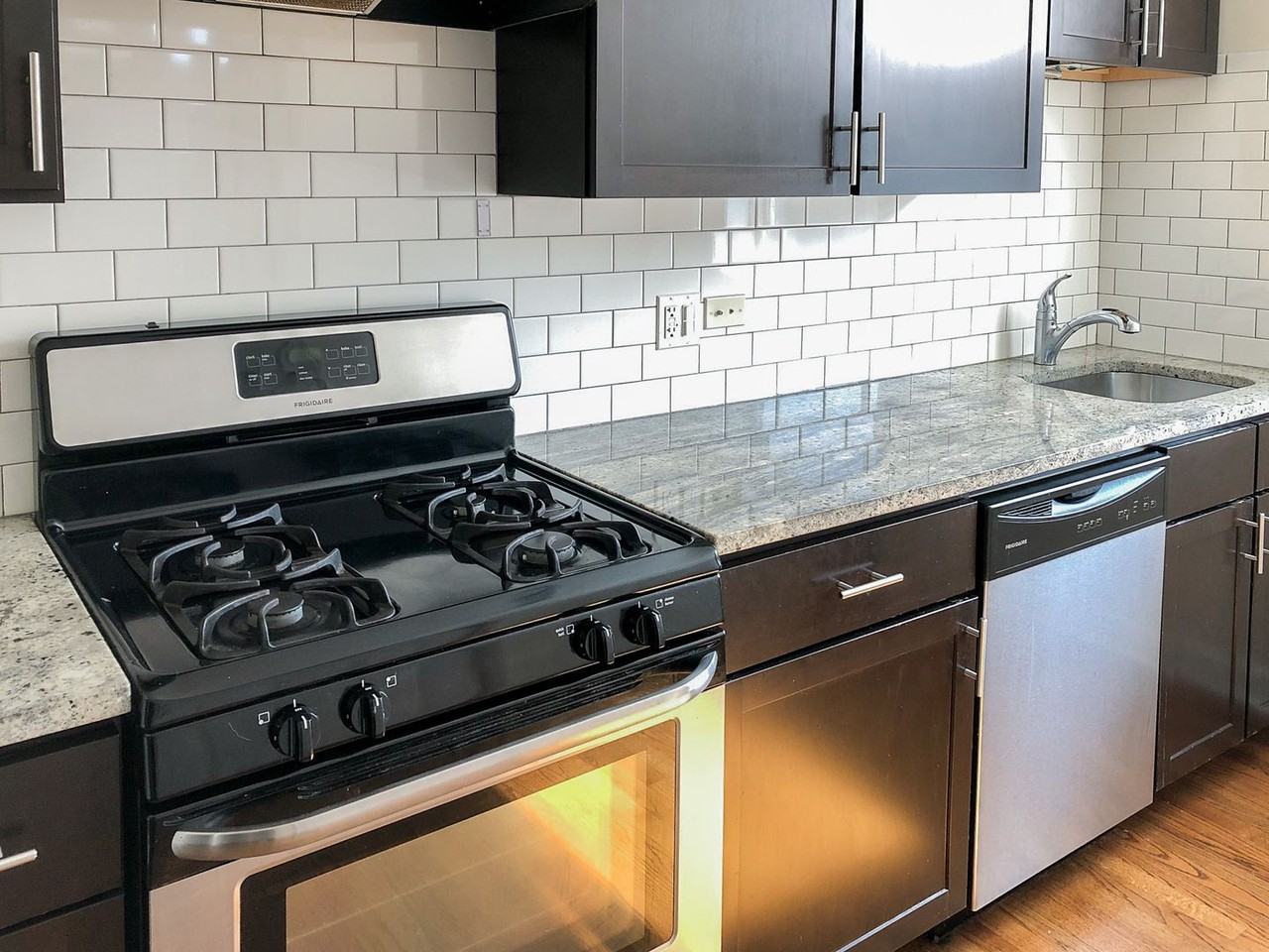 859 West Cornelia Avenue #3w - Photo 2 of 8