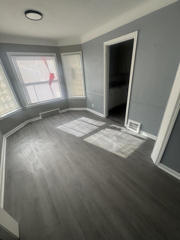 10713 Beaconsfield St - Photo 2 of 8