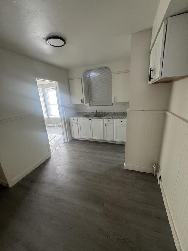 10713 Beaconsfield St - Photo 4 of 8