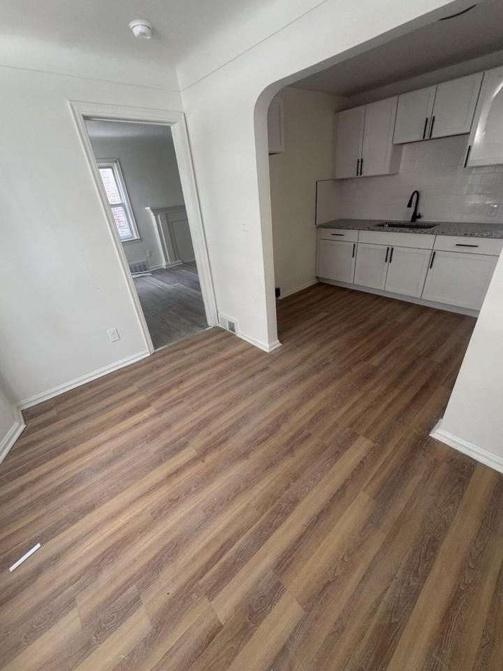 18955 Hamburg St - Photo 2 of 8