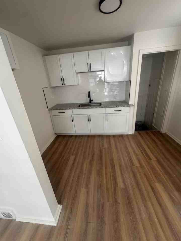 18955 Hamburg St - Photo 3 of 8